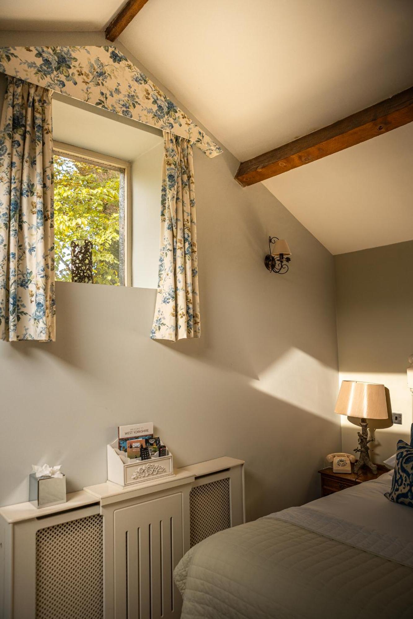Shibden Mill Inn Галифакс Экстерьер фото